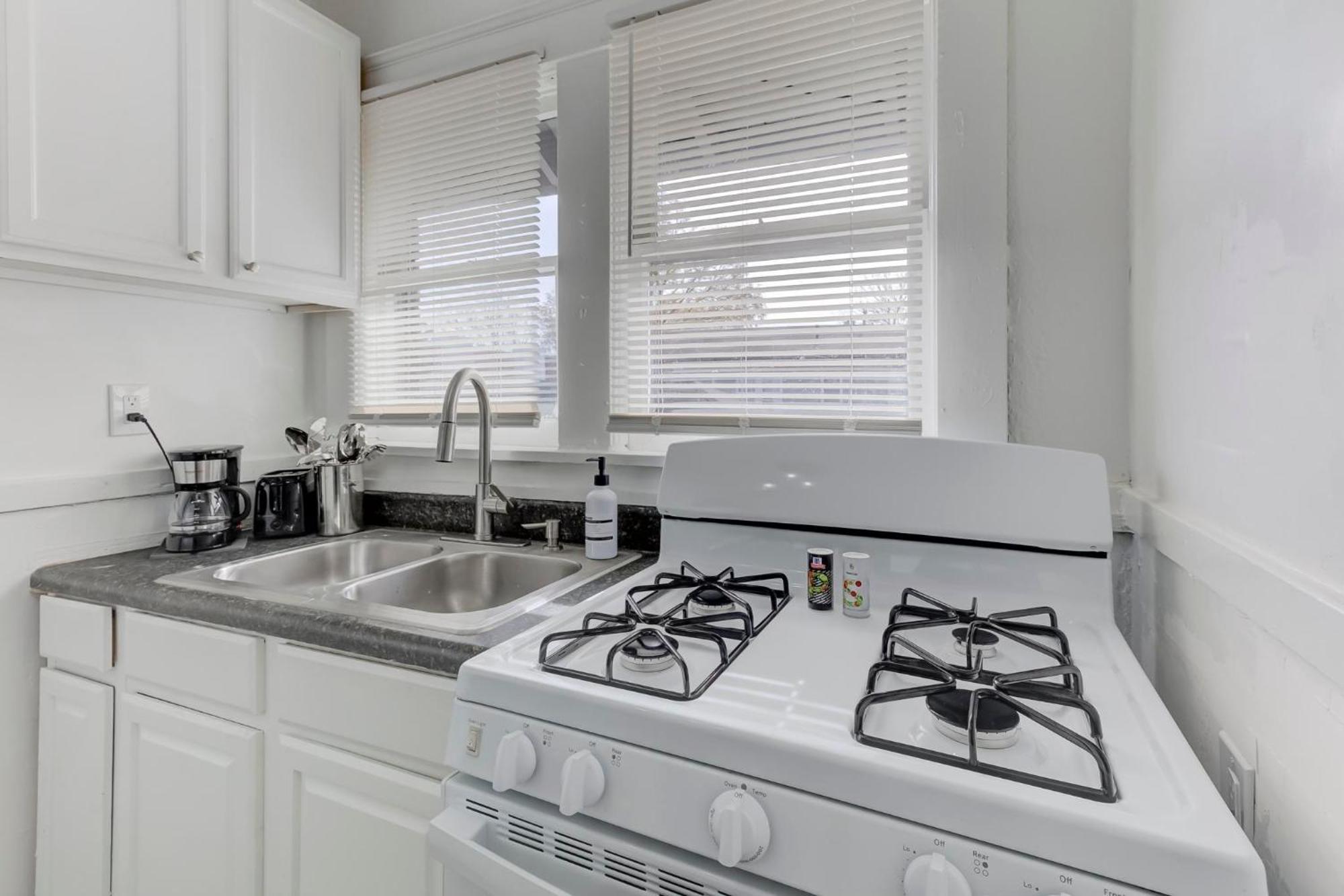 Charming Cooper-Young Flat In The Heart Of Memphis Exterior photo